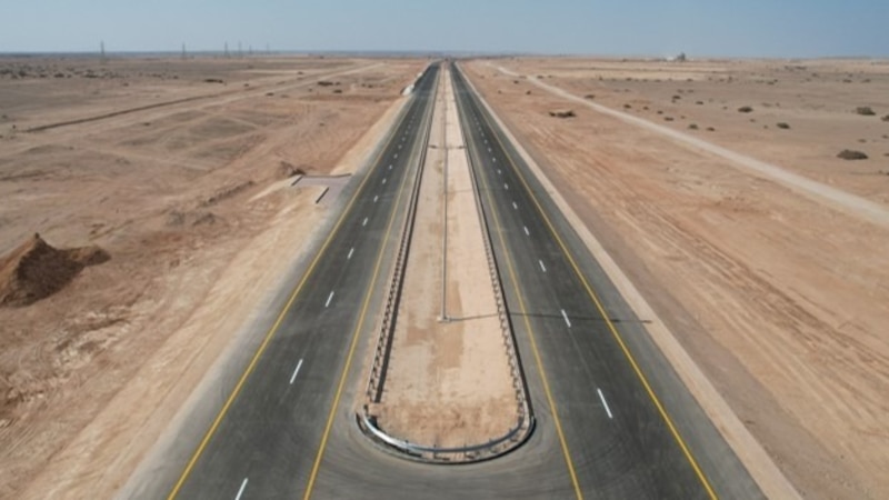 مشروع ازدواجية طريق مطار الدقم إلى رأس مركز يقترب من الانتهاء