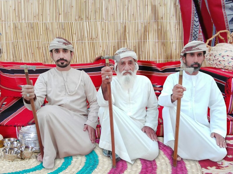 الجرز زي تقليدي عماني يُحافظ عليه أهل مسندم، فماذا تعرف عنه؟