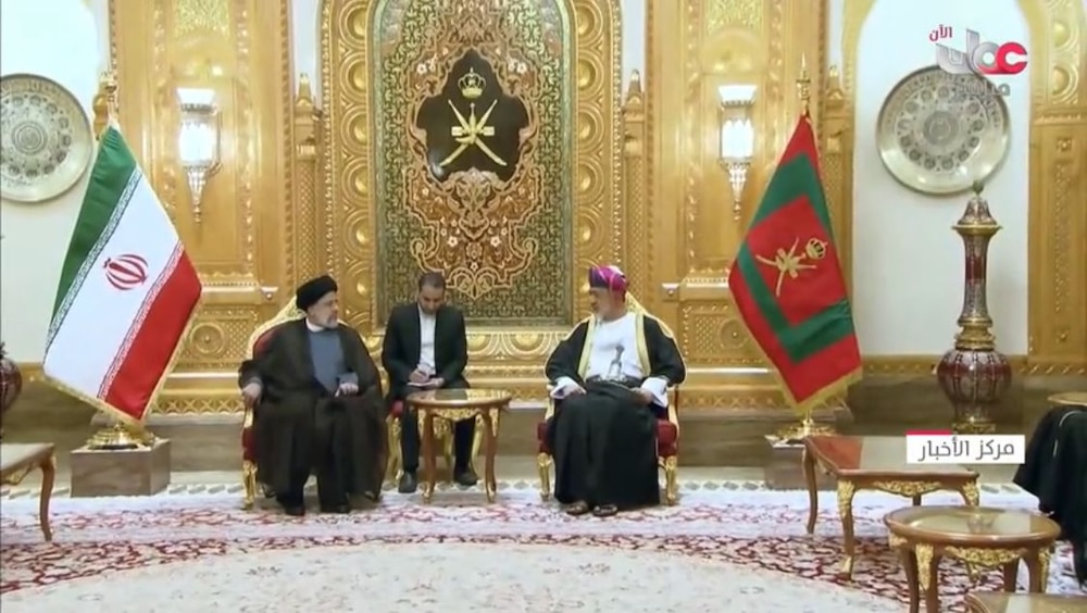 بالصور: جلالة السلطان المعظم يستقبل الرئيس الإيراني