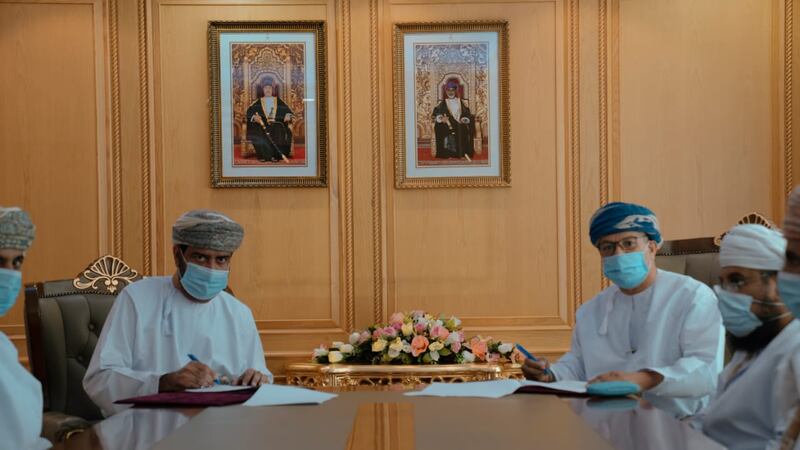 الشؤون الإدارية للقضاء يوقع مذكرة مع جمعية المحامين