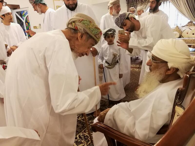 بالفيديو: صوت شيخ عُماني اُختير لقراءة “النشأة المحمدية” أمام السلطان قابوس بن سعيد