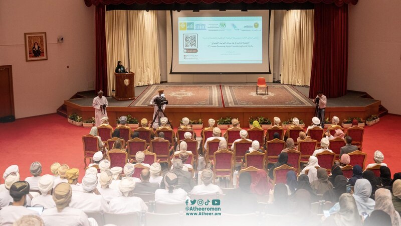 من خلال 111 ورقة: باحثون يناقشون التنشئة الوالدية في ظل وسائل التواصل الاجتماعي