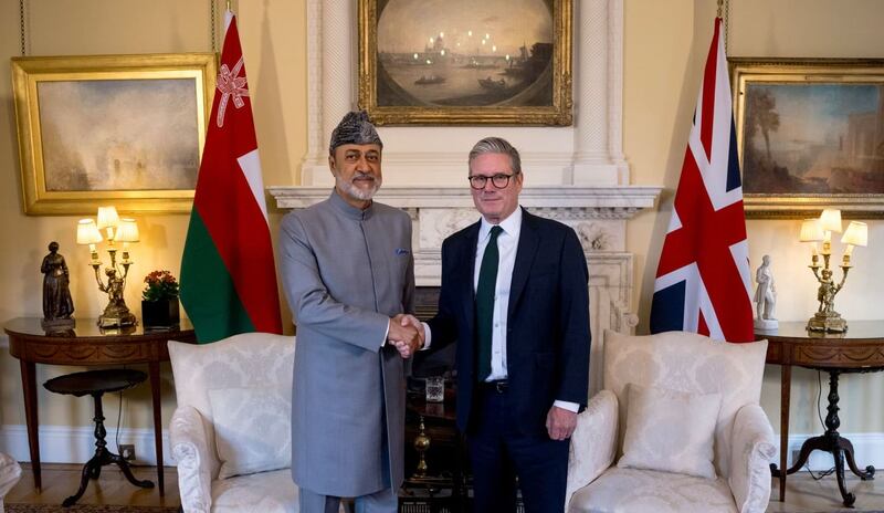 جلالة السلطان يلتقي رئيس وزراء بريطانيا