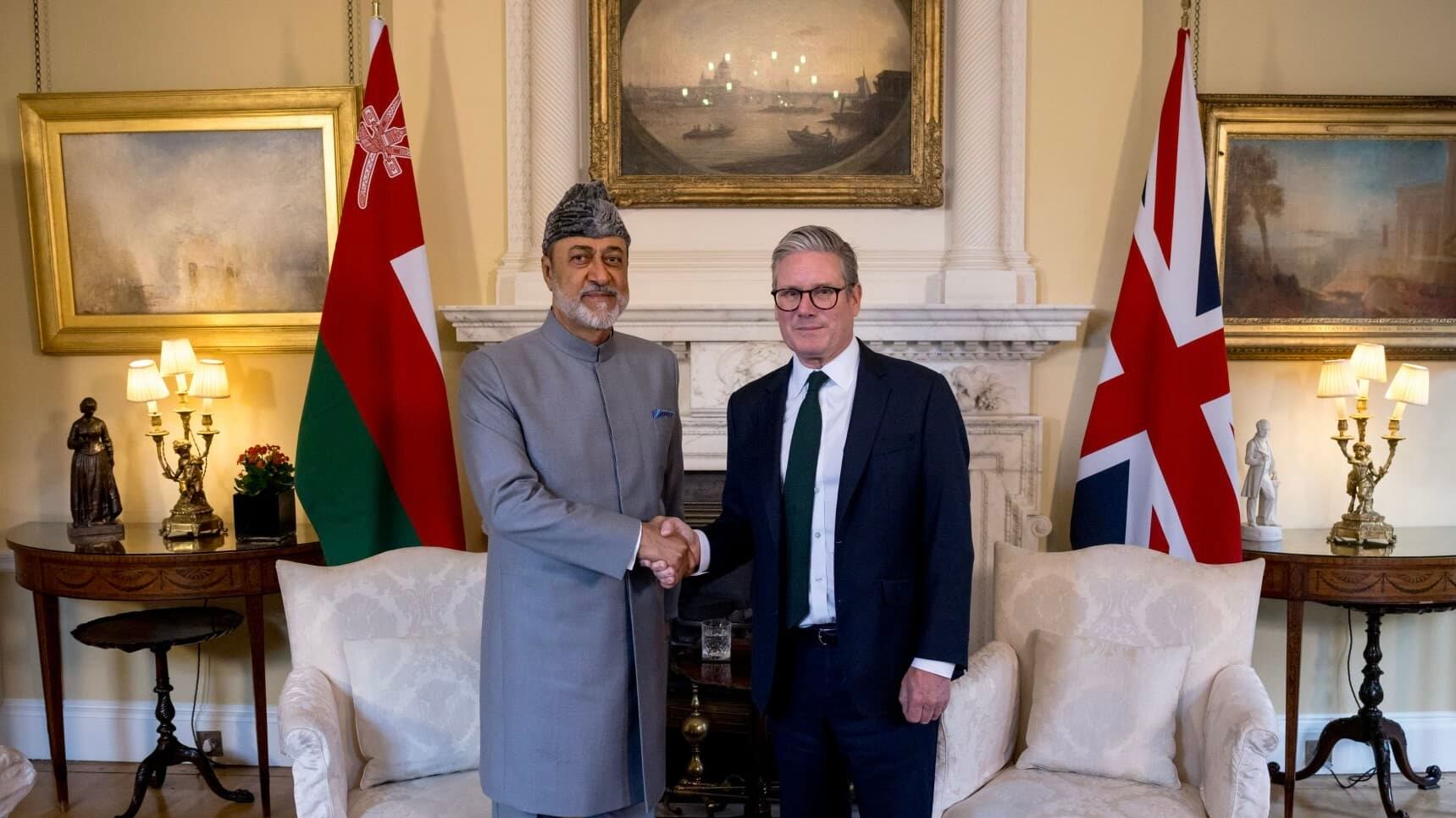 جلالة السلطان يلتقي رئيس وزراء بريطانيا