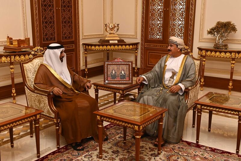 وزيرُ المكتب السُّلطاني يودع السفير الإماراتي