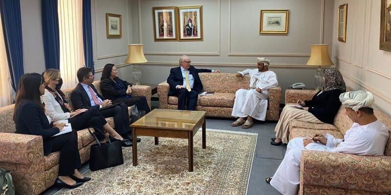 الشيخ خليفة الحارثي يستقبل تيموثي ليندركينغ