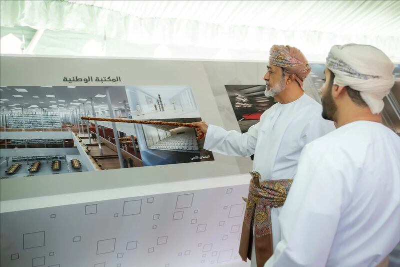 الأول من نوعه في الشرق الأوسط: جلالة السلطان يضع حجر أساس “مجمع عمان الثقافي”