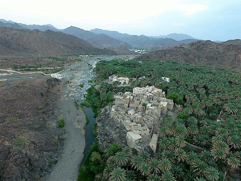 بالصور: القرية العمانية ذات المياه الوفيرة والأشجار الوارفة والآثار القديمة