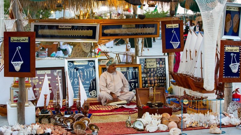 مواطن يُنشئ متحفًا مصغرًا لأدوات بحرية قديمة