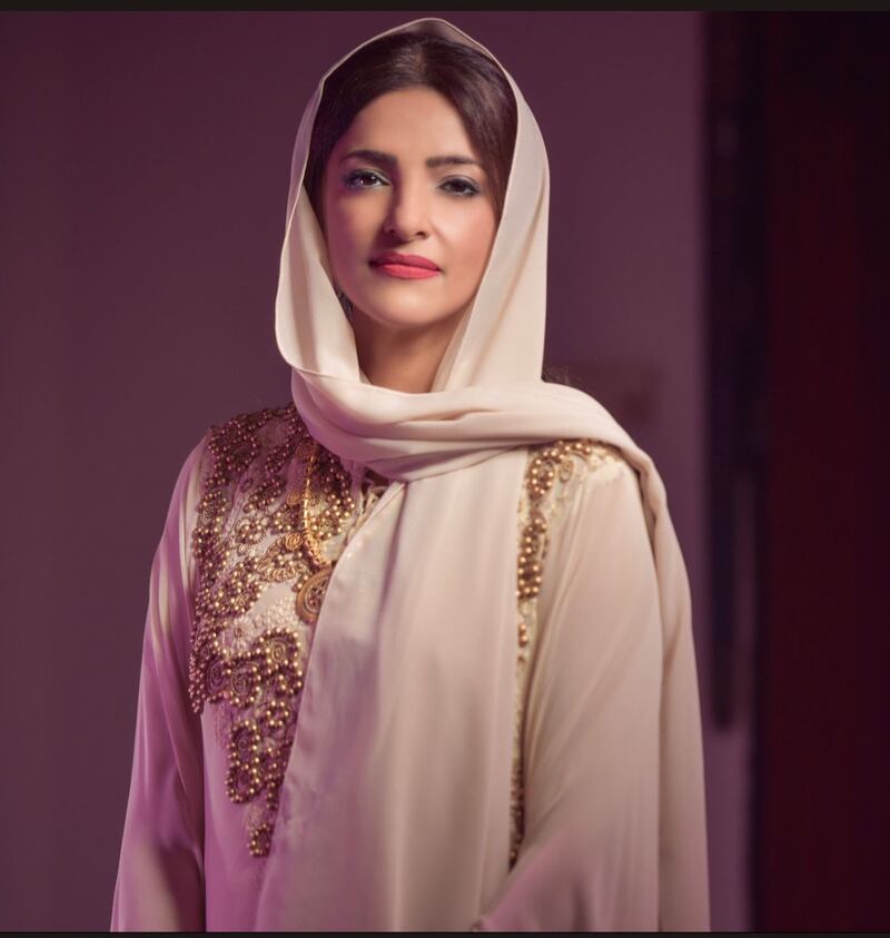 عمانيات يقدمن التهنئة بيوم المرأة العمانية