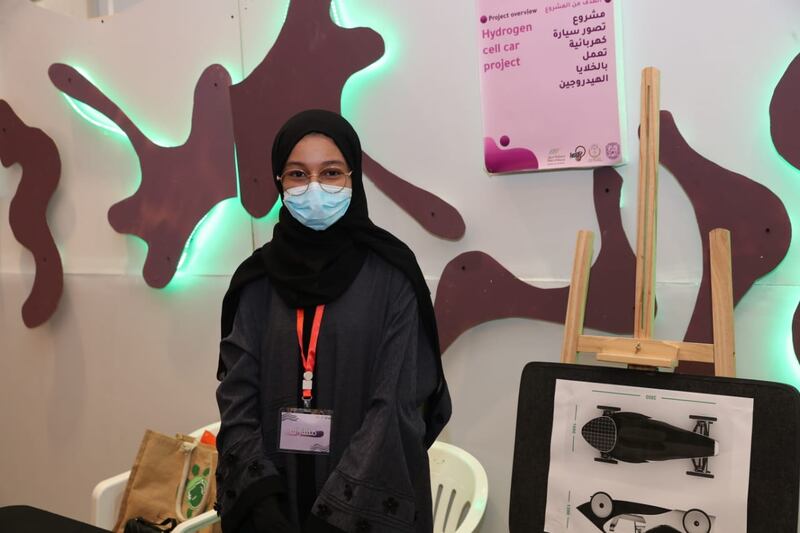 طالبة ذات 18 ربيعًا تبتكر سيارة هيدروجينية تعمل بالماء