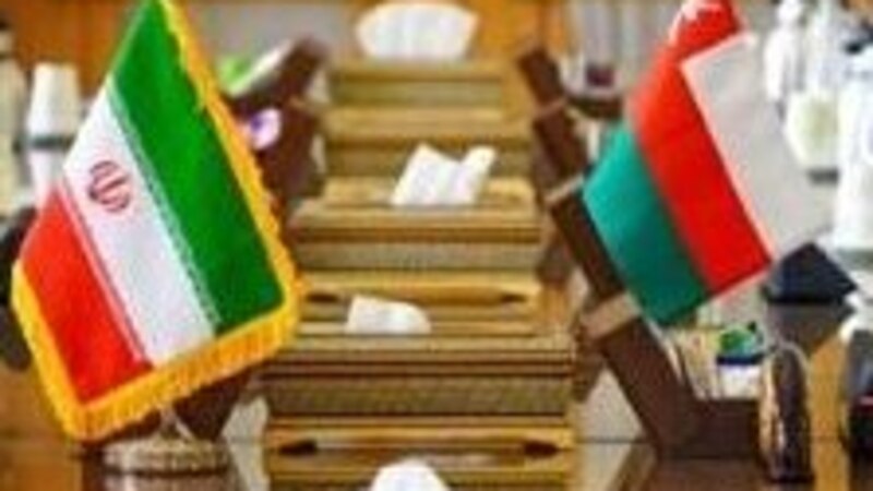السيد بدر يبحث العلاقات الثنائية والتطورات الإقليمية مع ظريف