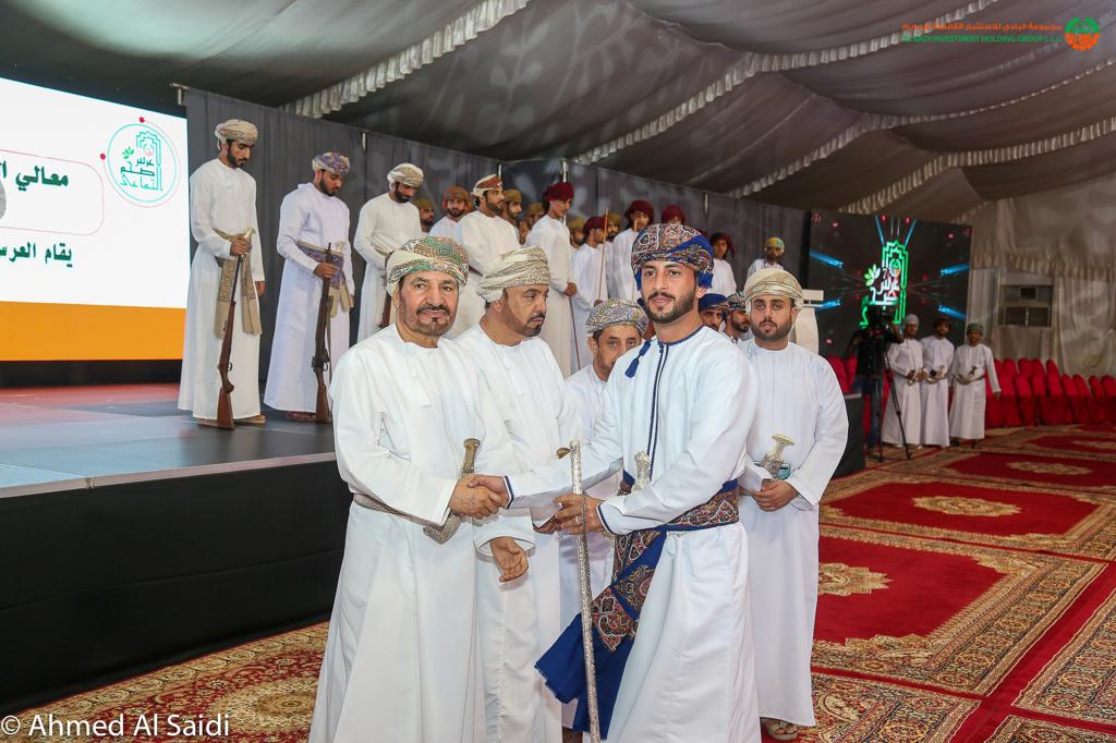 بالصور: صحم تحتفل بزواج أكثر من 70 عريسًا