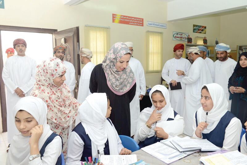 تعليم المرأة العمانية: رسالة الوعي وصون المبادئ