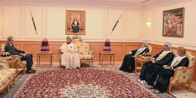 نيابة عن جلالة السلطان: سمو السيد أسعد يودع سفيرين