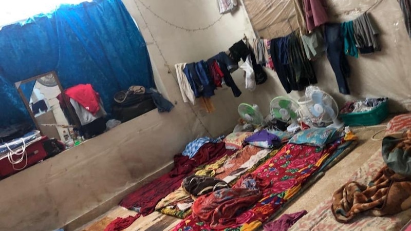 بالصور: مداهمة سكن عزاب في السيب