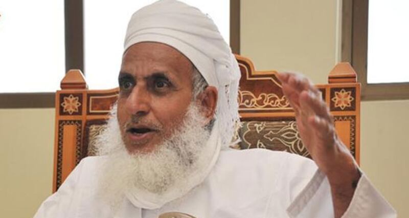 عيادات تربط نفسها بمكتب الإفتاء بتصاريح مزيّفة.. وسماحة الشيخ يُحذِّر