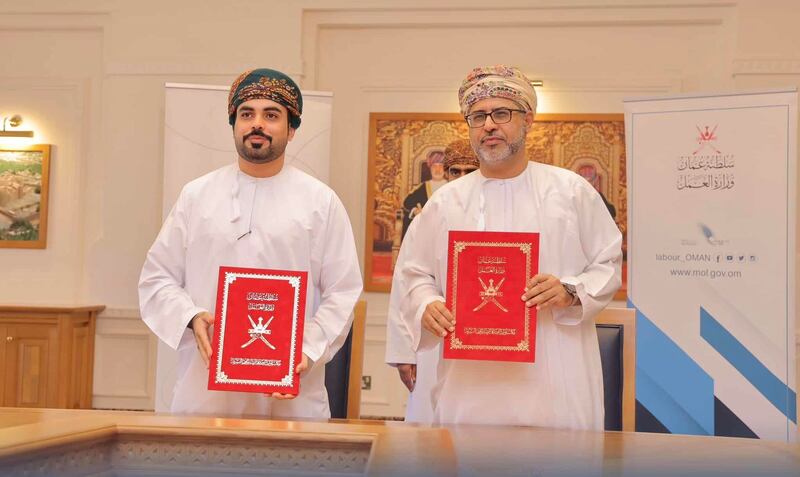 “العمل” توقع برنامج تعاون لتوظيف عدد من الباحثين عن عمل