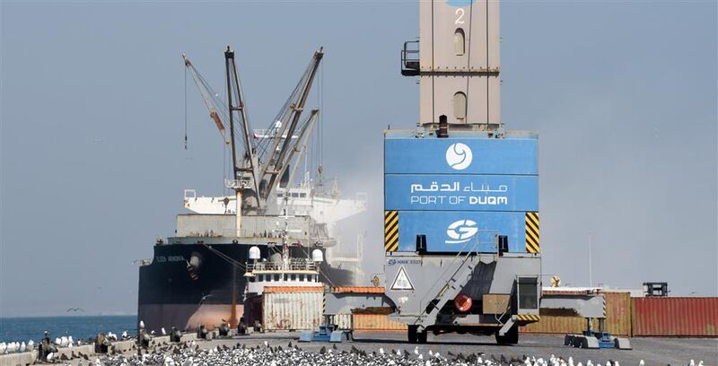 ميناء الدقم يستقبل معدات خاصة للبدء في مشروعات حقول النفط