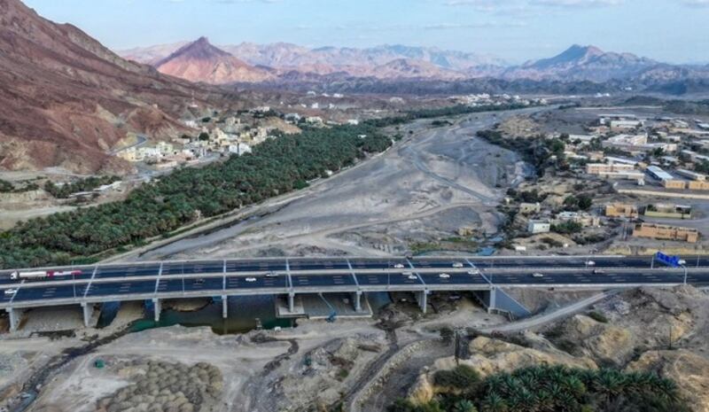 خطوة نحو التعمين: “النقل” توظف 333 عمانيًا في الشركات العاملة في مشروعات الطرق