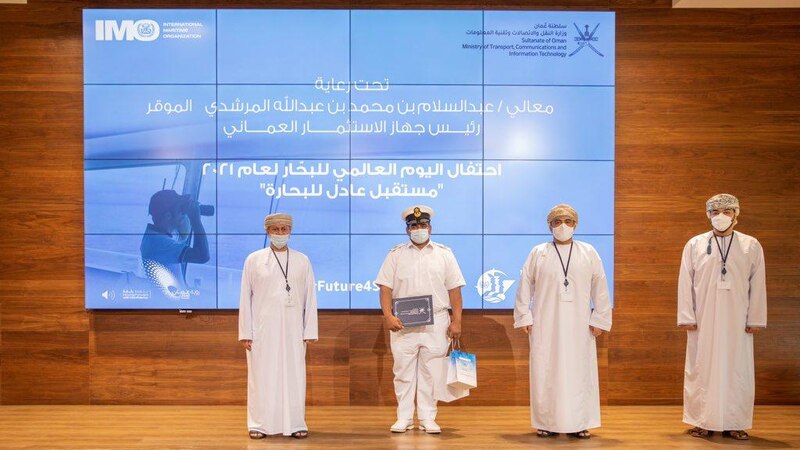تكريم بحارة عمانيين بمناسبة يوم البحار العالمي