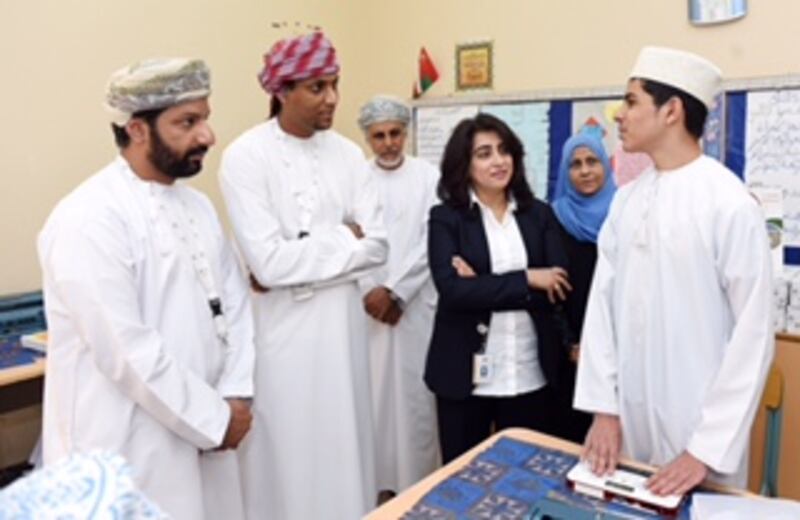 الغاز العمانية تدعم معهد عمر بن الخطاب للمكفوفين