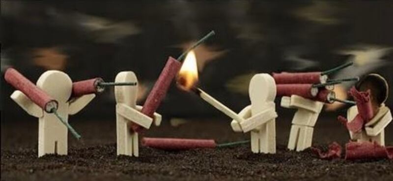 الشرطة: حافظوا على أبنائكم من مخاطر المفرقعات والألعاب النارية