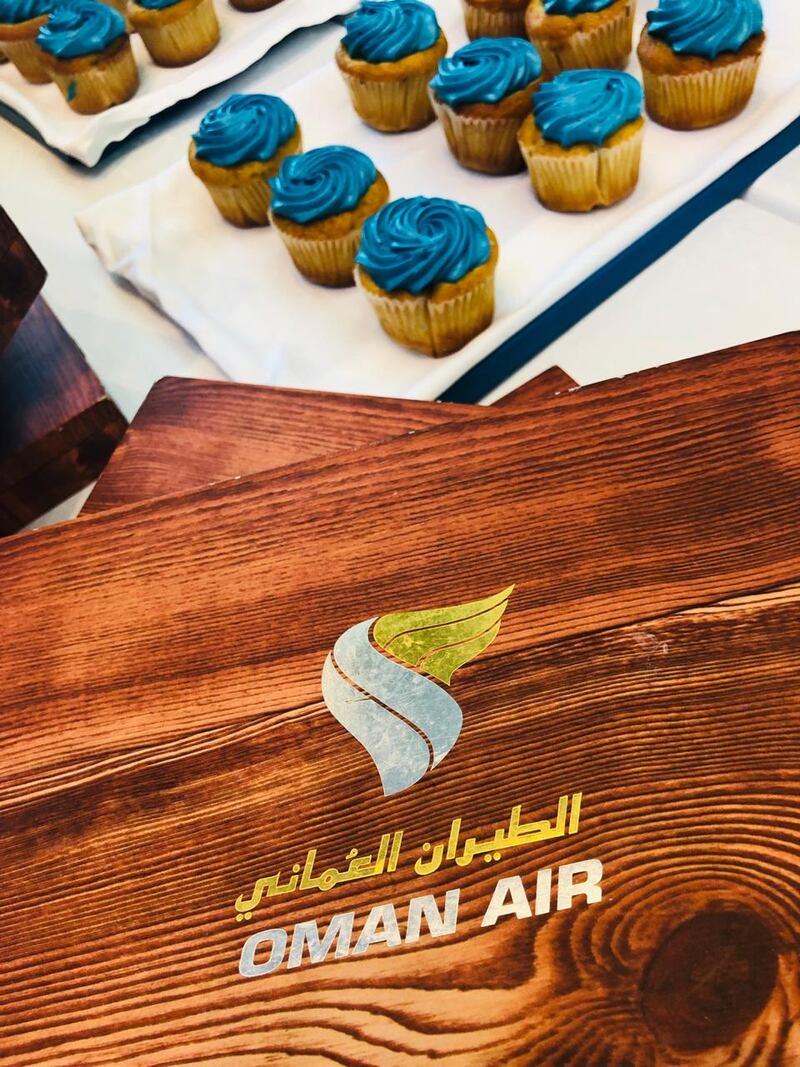 بالصور: الطيران العُماني يدشن زي طاقمه الجوي الجديد