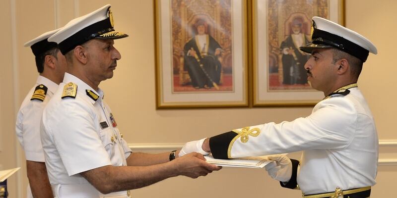 تخريج دفعة جديدة من ضباط البحرية السلطانية العمانية