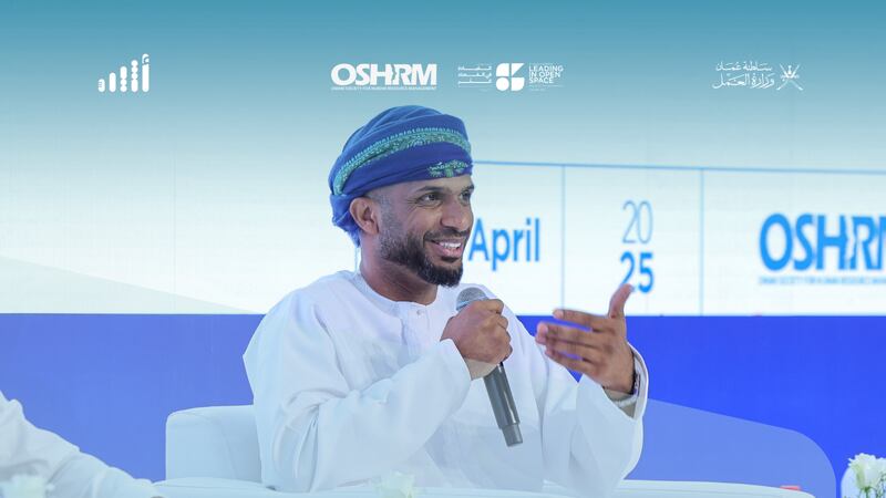 حوار خاص مع الأمين: علي الحبسي يكشف أسرار نجاحه ويتحدث بلسان ”بناء الشخصية القيادية“ 