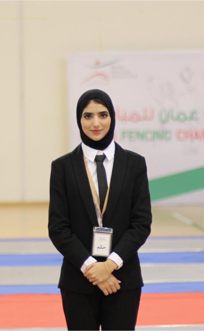 فتاة على مقاعد الدراسة تصبح أول حكمة عمانية في المبارزة