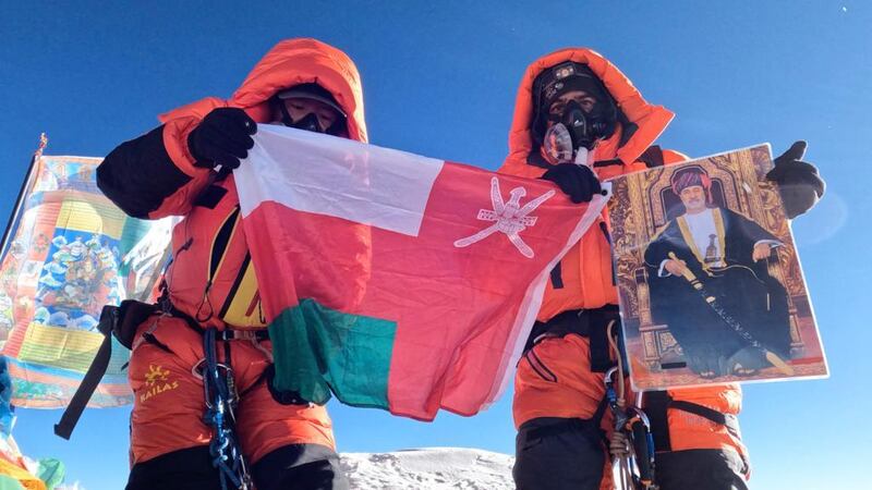 حقق إنجازًا عُمانيا وعربيا: مغامر عماني يتحدث عن صعوده لأعلى قمة في العالم