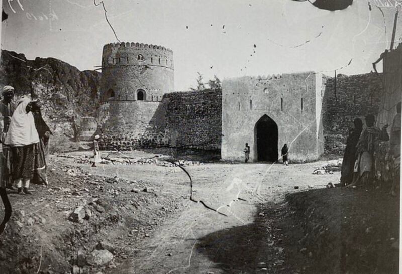 بالصور: ماذا تعرف عن بوابات مسقط؟