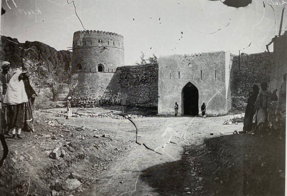 بالصور: ماذا تعرف عن بوابات مسقط؟