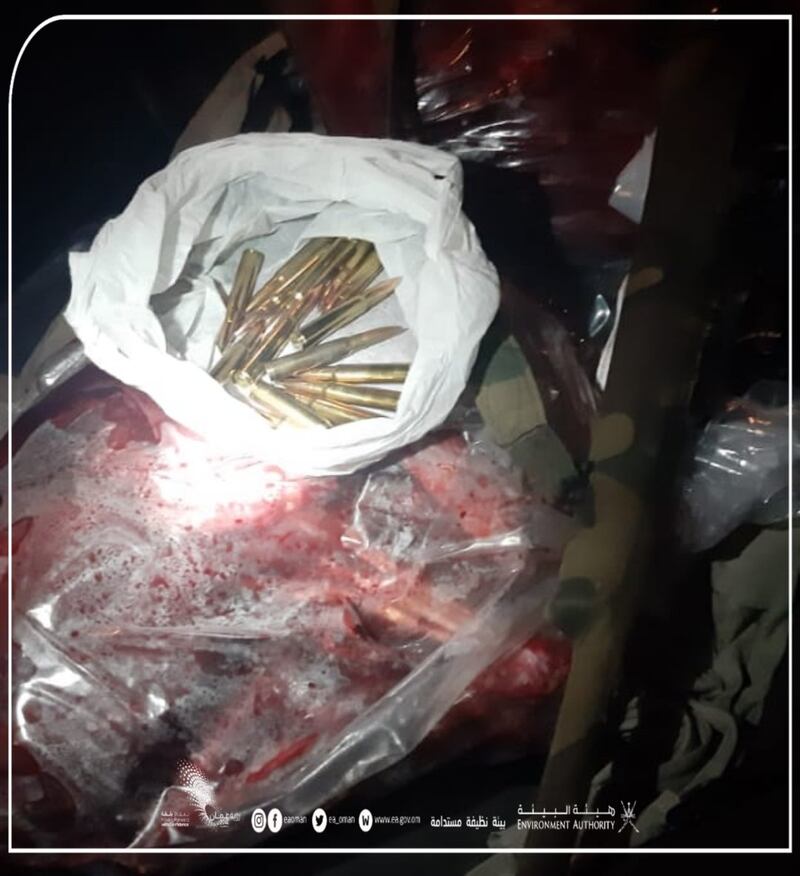 بالصور: القبض على صائدي غزال عربي