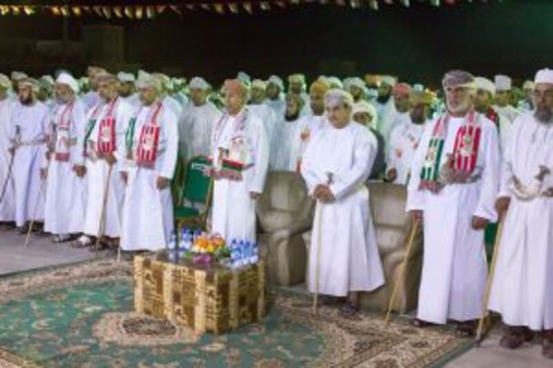 فريق المعمور ببهلاء يحتفل بالعيد الـ 46 بأمسية شعرية