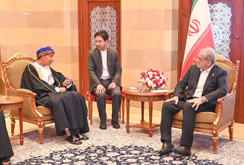 الرئيس الإيراني يستعرض مع سمو السيد فهد بن محمود أوجه التعاون بين البلدين