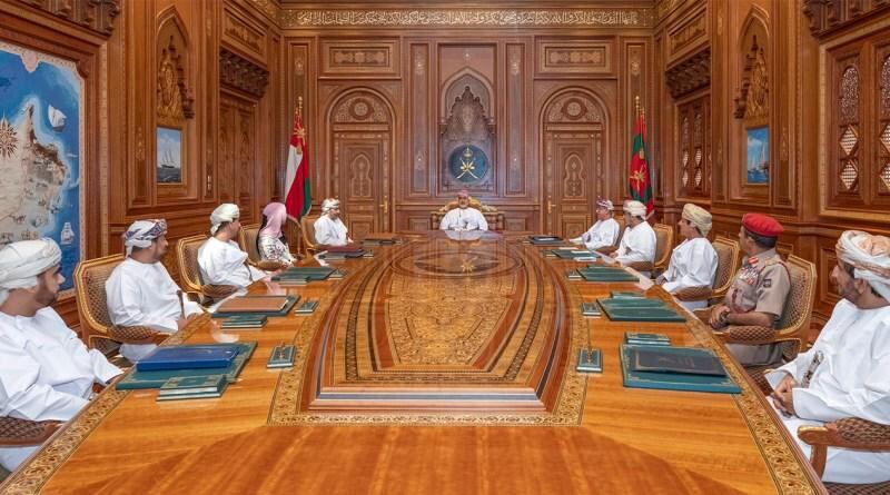 برئاسة جلالة السلطان: وزير المالية يحضر اجتماع اللجنة العليا