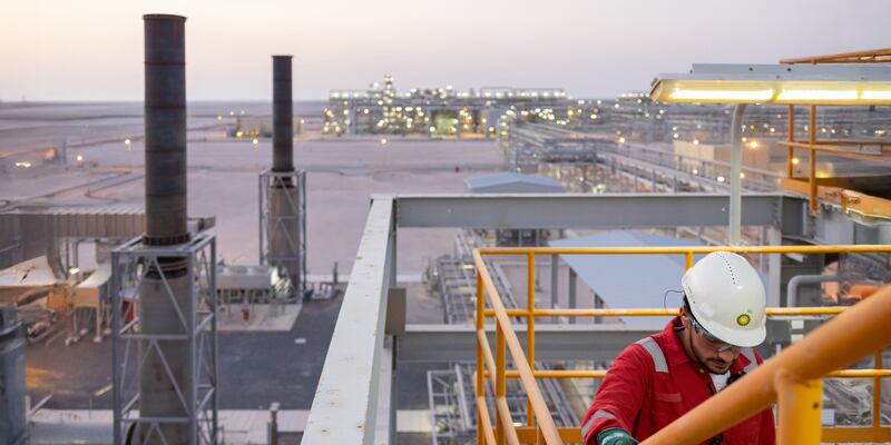 تقرير يكشف التطور في قطاعات النفط والغاز والطاقة والمعادن في سلطنة عُمان عام 2024م