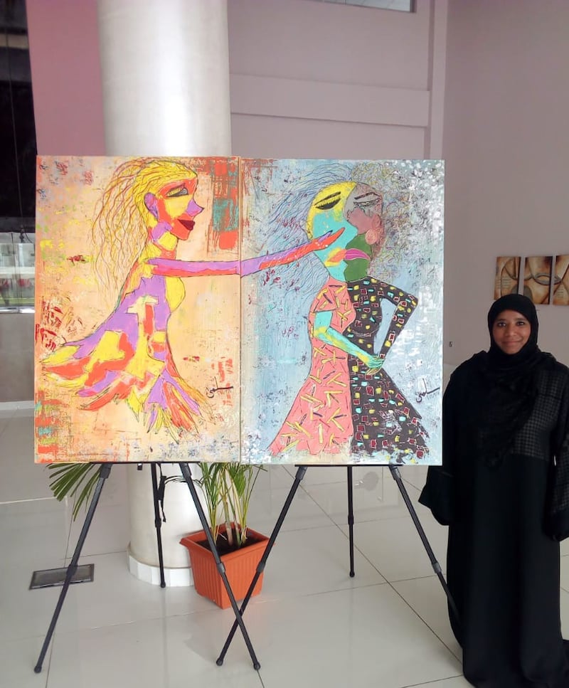 بالصور: أعمال فنية عُمانية معروضة للزوار في القرم