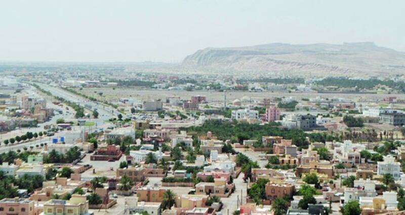 محافظ الظاهرة يوقع على اتفاقيات بمليوني ريال