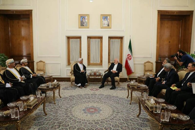 ظريف يلتقي بوفد عماني في طهران