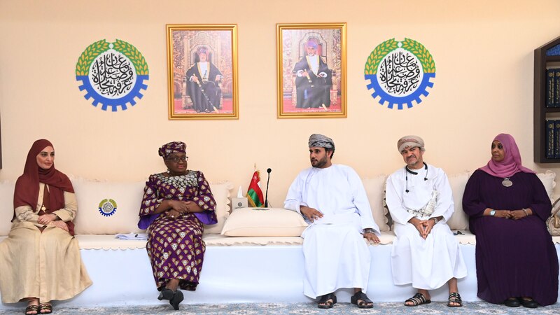 مسؤولة دولية تناقش التعاون التجاري مع رجال أعمال عمانيين