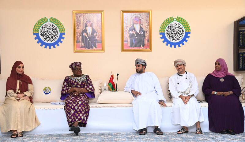مسؤولة دولية تناقش التعاون التجاري مع رجال أعمال عمانيين