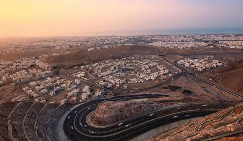 بعد انهيار جبلي في العامرات.. إصدار توضيح