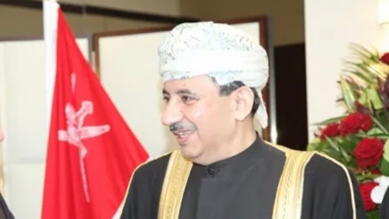 معلومات عن أول سفير متجول لسلطنة عمان