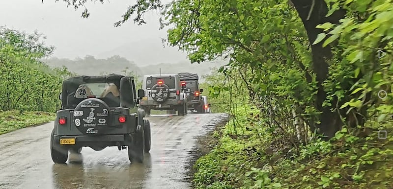 قدّموا حملات توعوية: 49 شابًا خليجيًا يجوبون ظفار بقافلتهم