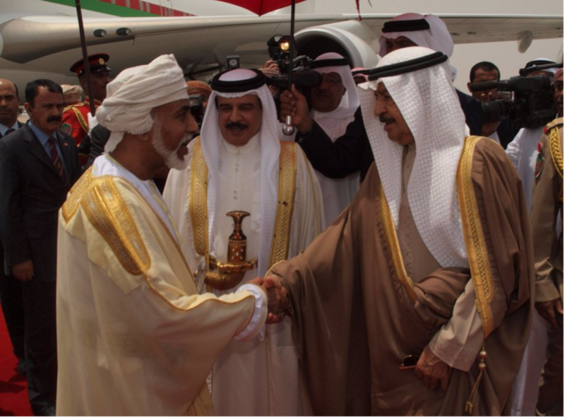 منها كرسي للسلطان قابوس ورسائل بين السلاطين والملوك: نماذج على العلاقات الوثيقة بين العمانيين والبحرينيين