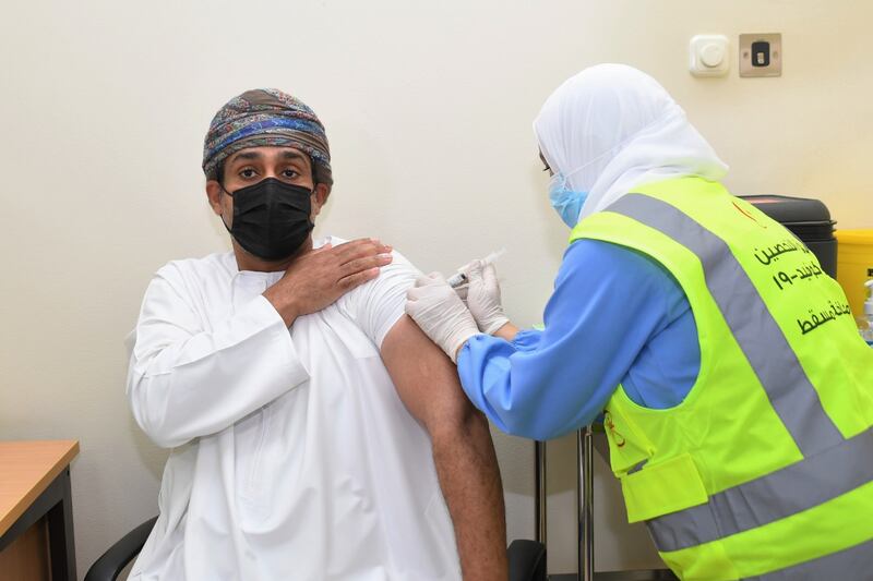 في يناير: 28 ألف جرعة من لقاح كورونا ستصل السلطنة