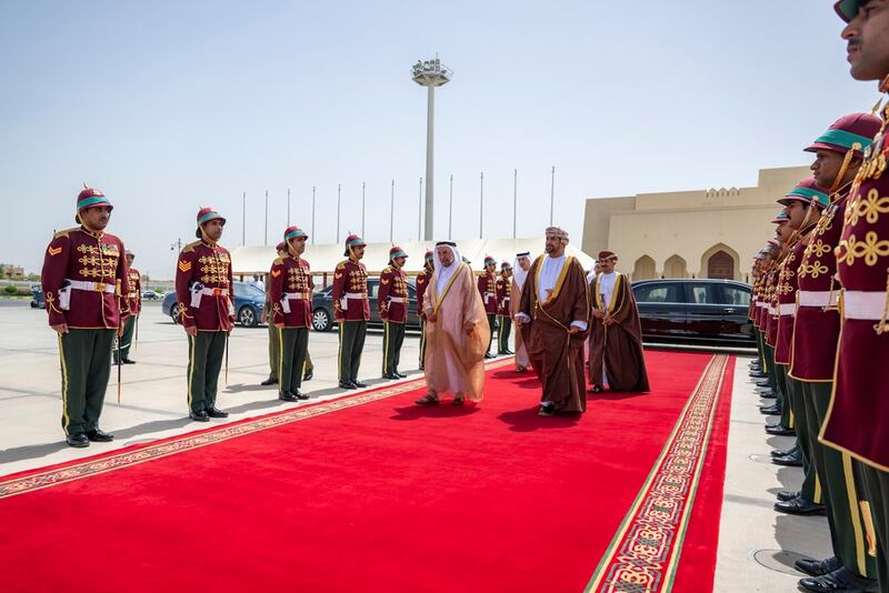 حاكم الشارقة يختتم زيارته الرسمية لسلطنة عمان